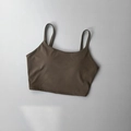 Détails du tissu extensible et des fines bretelles du débardeur de sport olive - S / Hauts / Brun Kaki