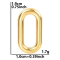 Detalle macro del colgante ovalado de oro de 18k que muestra dimensiones y el peso - Dorado