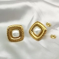 Vintage gold square twist pearl earrings with white pearls and 18K gold plated finish - Gold Square Spiral Texture Style (TE-15120)