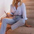 Chemise rayée bleue et blanche pour femme avec manches longues et jean en denim à bords effilés - S / Bleu
