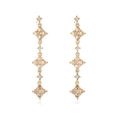 Dettaglio di orecchini pendenti placcati oro 18K con zirconi champagne e nappe geometriche - Champagne