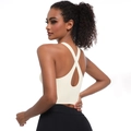 Détail du dos croisé de la brassière de yoga crème avec découpe goutte et tissu mat - Ivoire Clair