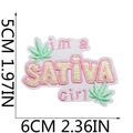 Vue détaillée de l'écusson brodé Sativa Girl avec motif feuille et dimensions - No. 2 Feuille Sativa (XT316)
