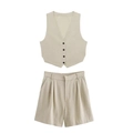 Detalle plano de conjunto beige con chaleco de cuello en V y pantalones cortos de cintura - XS / Beige