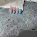 Vue macro détaillée d'autocollants 3D pour ongles aux motifs de fleurs et de nœuds - Style de Relief 3D Coquillage et Nœud Océan (CO-533)