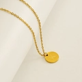 Collier en acier inoxydable doré avec pendentif rond gravé de la lettre K pour femme - Lettre K (Chaîne Incluse)
