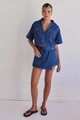 Détails de l'ensemble utilitaire en denim bleu foncé avec chemise et jupe portefeuille - S / Bleu