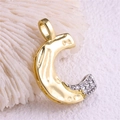 Pendentif lettre C bicolore avec placage à l'or et micro-pavage en zircone cubique - Pendentif uniquement / Lettre: C