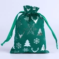 Bolsa de regalo de Navidad en terciopelo verde con copos de nieve y renos plateados - Elementos Navideños Verdes / 13*18