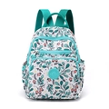 Mochila de nailon para mujer con estampado floral blanco y detalles en azul teal - Capullo de Flor Rosa