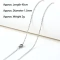 Nahaufnahme einer 45 cm langen silbernen O-Kette mit Karabinerverschluss, 1,5 mm Edelstahl - Edelstahlkette (100er Pack)