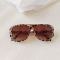 Detail of tortoiseshell pilot sunglasses with brown gradient lenses and gold accents - Tortoiseshell