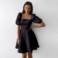 Vestido negro corto con cuello cuadrado, mangas abullonadas y cintura alta de mujer - S / Negro