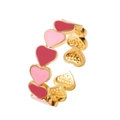 Anello regolabile dorato con cuori in smalto rosa e rosso su uno sfondo bianco - Colore di intervallo