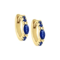 Dettaglio orecchini a cerchio dorati con zircone blu navy e piccoli cristalli brillanti - Zirconia Blu
