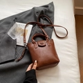 Borsa a secchiello vintage marrone in pelle PU con manico e tracolla regolabile - Marrone