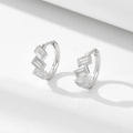 Geometrische Silber-Creolen mit quadratischen Zirkonia-Steinen und 925-Stempel - Weiß