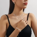 Elegante conjunto de joyas plateadas para novia con cristales collar y pendientes - Collar Pendientes Pulsera Anillo (80807001) / Plateado