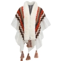 Dettaglio di un poncho bianco in maglia con collo in pelliccia e motivi a spina di pesce - Spina Di Pesce Arancione/Marrone (10#)