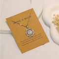 Funkelnde Zirkonia-Blumenhalskette auf einer Make A Wish Geschenkkarte für Damen - Radialer runder Stil (X-360)