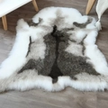 Irregular faux reindeer fur rug in white and grey on a rustic wooden floor - 90*110CM / Reindeer Pattern (White & Grey)
