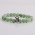 Dettaglio di perle di pietra sfaccettate verde chiaro da 8mm con ciondolo a corona - Perle Sfaccettate Verde Chiaro-Corona