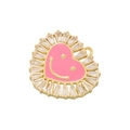 Dettaglio di un ciondolo a cuore dorato con smalto rosa, zirconi e faccina smiley - Rosa