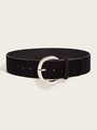 Vue détaillée d'une large ceinture noire avec une boucle ronde en métal argenté poli - Fermoir en Argent / Noir
