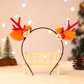 Cerchietto con corna di renna natalizie con Babbo Natale e pompon su panca bianca - Modello per anziani