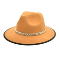 Détail du chapeau fedora en laine camel avec bord noir et décoration de grosse chaîne argentée - M(56-58cm) / Camel