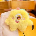 Schattige gele eenogige monster pluche hanger met zacht bont aan een canvas tas - Eénogig Monster Broche / Geel