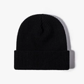 Gorro clásico de punto acanalado en negro liso con doblez para el calor del invierno - Negro