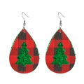 Detail von Lederohrringen in Tropfenform mit rot-schwarzem Karo und Glitzer-Weihnachtsbaum - Rot-schwarzes Karo Weihnachtsbaum-Wassertropfen