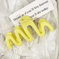 Pinza per capelli ondulata giallo macaron in resina lucida per acconciature estive - Giallo