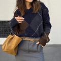Pull en tricot à col en V pour femmes avec motif argyle bleu marine, marron et gris - S / Bleu Marine