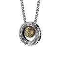 Dettaglio del ciondolo ad anello Mobius in argento con sfera dorata e totem vintage - Ciondolo Mobius + Catena a Sfere da 60cm / Argento/Oro