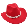 Dettaglio cappello da cowboy in feltro rosso con fascia di perle e borchie - Rosso