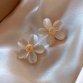 Detail of flower-shaped opal earrings in champagne gold finish on elegant silk fabric - 5# Silver Pin-Champagne Gold Flower Opalite