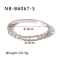 Nahaufnahme des silbernen geflochtenen Armreifs mit Kristalleinlagen und Größenangaben - 18K Beschichtet / Hellsilber (NB-B6067-S)