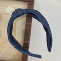 Vintage donkerblauwe denim knoop haarband met brede rand en wit stoffen label - Denim Blauw