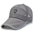 Grijze mesh baseballpet voor heren met ademende stof en S SPORTS rubberen logo op de voorkant - Grijs