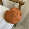 Classic caramel wool beret for women in a vintage artist style with a soft felt texture - M(56-58cm) / Light Coffee