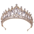 Detail einer goldenen Brautkrone mit Marquise-Kristallen und runden Strasssteinen - Gold/Weißer Strass