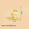 Miniatur Zitronenkuchen Schlüsselanhänger mit Sahne-Deko, 4.5cm Höhenmaße Übersicht - Cupcake / Gelb