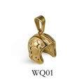 Ciondolo a forma di casco da moto placcato oro 24K stile hip hop con stelle sbalzate - Casco Dorato (WQ01)