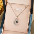 Collier lune en argent avec pierre de projection et zircons dans un coffret cadeau - Argenté