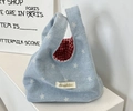 Mini sac à main en denim avec étoiles blanches et doublure vichy rouge en bleu clair - Étoile Bleu Clair