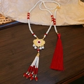 Collier chinois en perles avec glands rouges et pendentif filigrane doré élégant - Style Ruyi Doré Frange Rouge Blanc (21#)