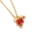Dettaglio di una collana placcata oro 18K con ciondolo a cuore rosso, orecchie di coniglio e zircone - Stile Orecchie di Coniglio Rosso (XL00351)
