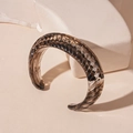 Vintage bernsteinfarbenes Harz-Armband in C-Form mit gedrehter, rauchiger Textur - Schwarzer Spirale Offener Stil (45#)